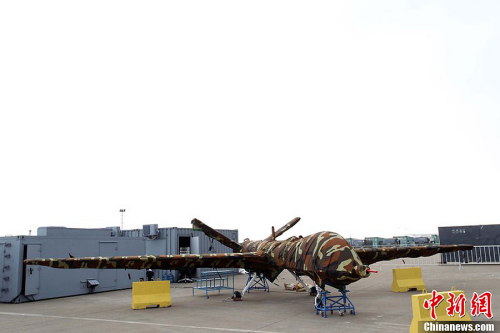 ����ǰ�����麣��չ��չ��ģ�͵��������˻����ڽ��꺽չ����ʵ���չ��11��8�գ��û��Ѿ���װ���ͣ����չƺ�ϡ��ÿ����˻����к���ҵ���³ɶ��ɻ�����о������ƣ��û�װ��һ̨100�����������������߱�ȫ����ƽ��ʽ�𽵺ͷ���������������������1100����������ʱ��Ϊ20��Сʱ����Я��������졢��������/��ࡢ���ӶԿ��豸��С�Ϳյش����������ִ�м��ӡ���鼰�Եع������������Ҳ������ά�ȡ����֡��߽�Ѳ�ߵȡ��ӷ� �� ͼƬ��Դ��CFP�Ӿ��й� 