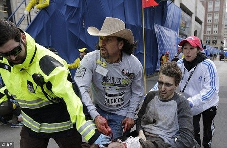 ����27��С���ӽܸ����O��(�Ҷ�)�ڲ�ʿ�ٱ�ը����˫�ȱ�ը