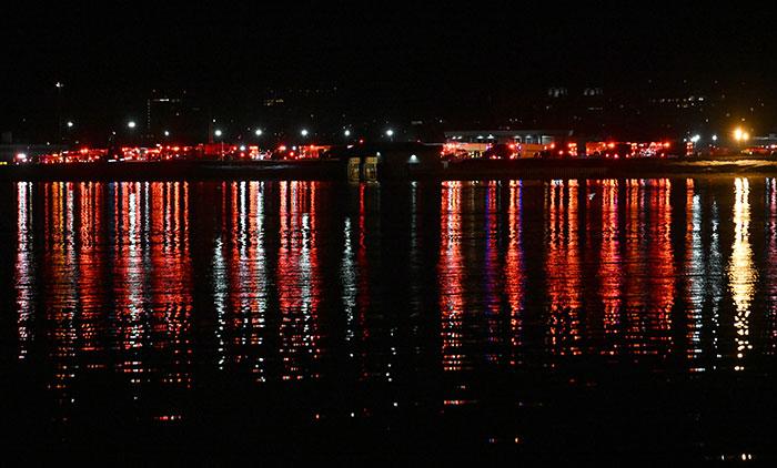 美客机与军用直升机相撞