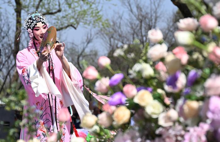 “十二花神”水陆巡游呈现宋韵花朝节