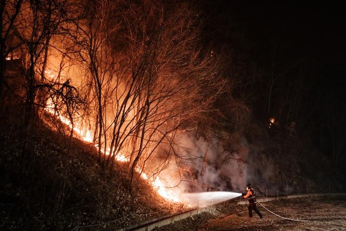 韩国山火持续 已造成4死9伤