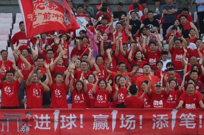 “苏超”比赛持续火爆