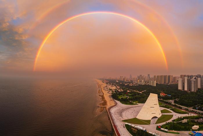 山东烟台天空现双彩虹景观