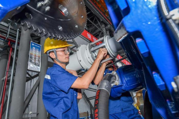 在海南探访世界最大风机叶片生产基地