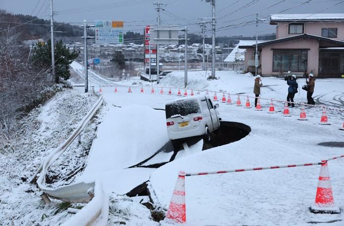 日本青森县东部海域发生强震