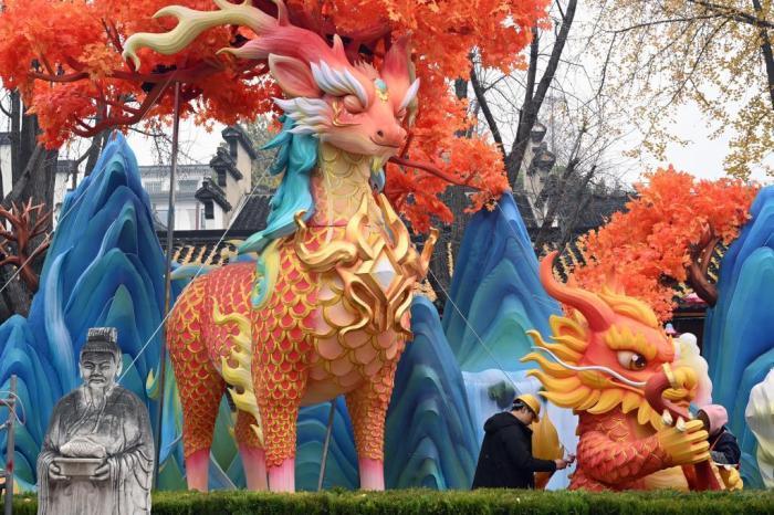 氛围感拉满 南京城南添灯彩迎新年