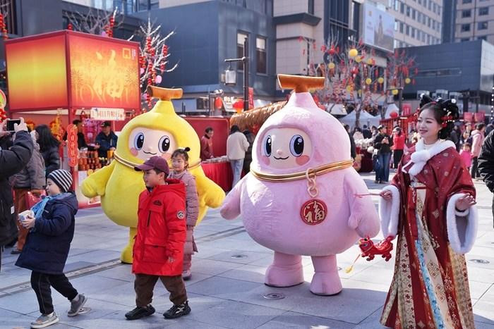 北京：市民隆福寺街区品年味