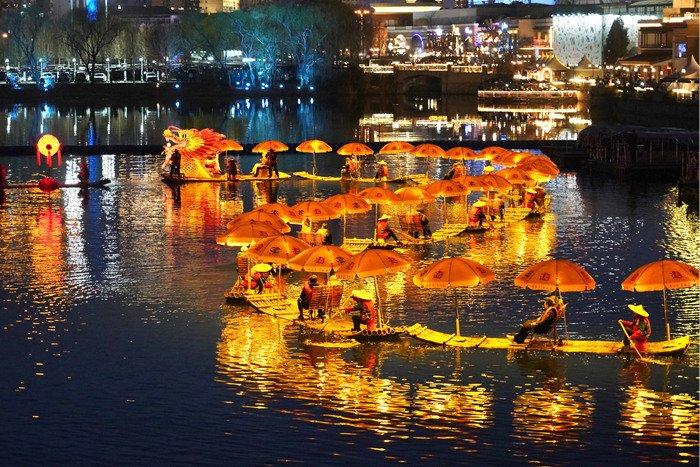 阳朔非遗金龙夜游北京亮马河