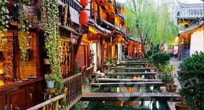 ������һ������ˮ�ϵ�����С��