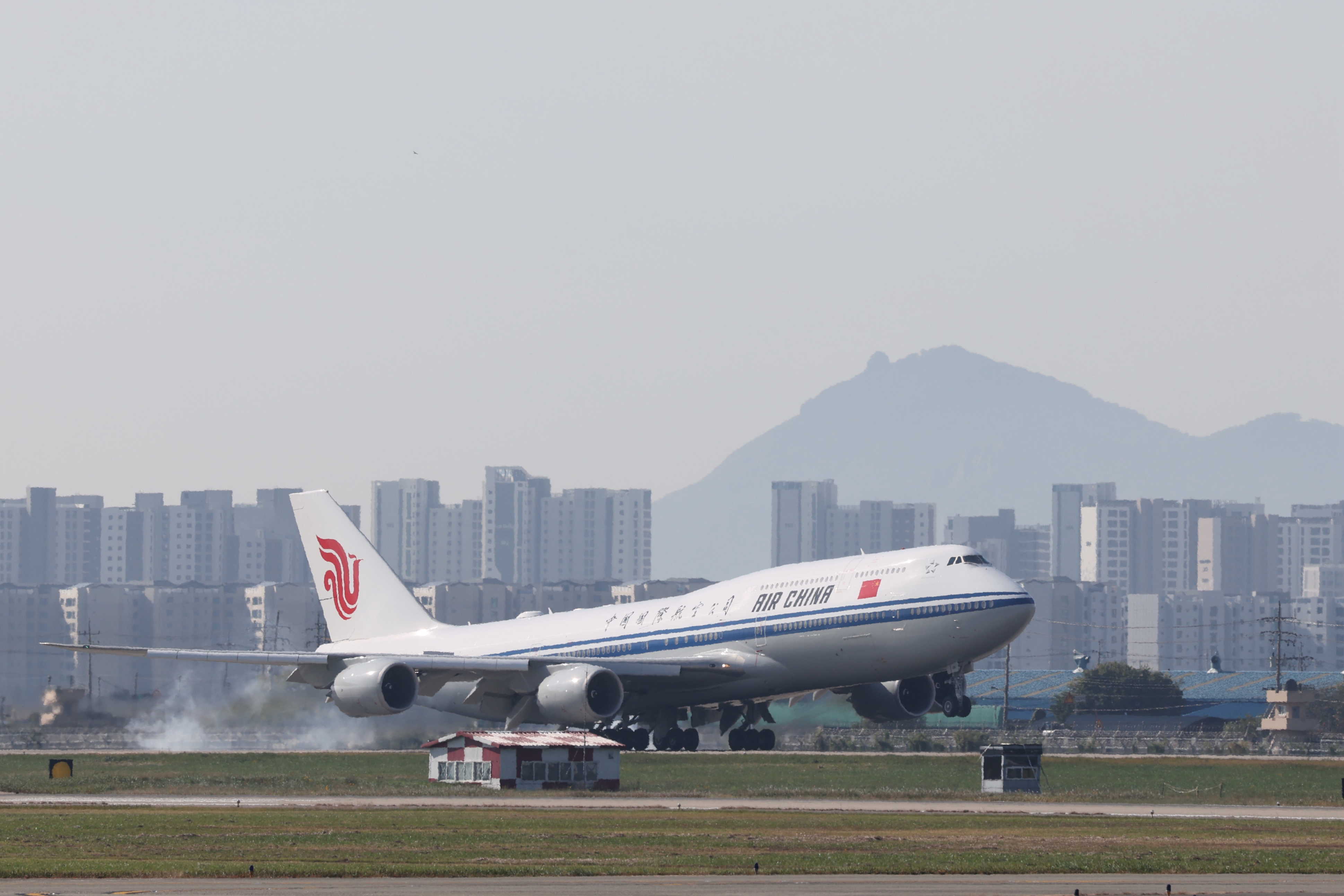 习近平抵达韩国