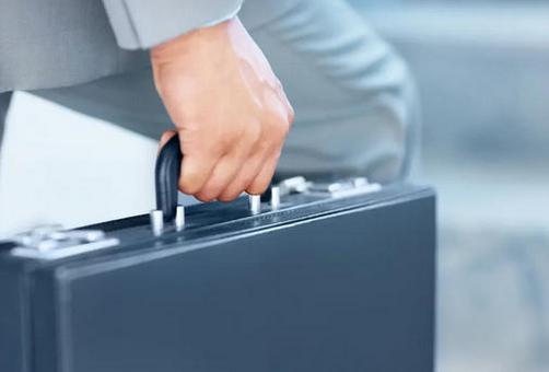 将涉密文件带回家遭“好友”偷拍传至境外 国安机关披露多起失泄密案件