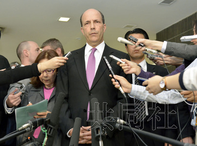 �ձ��ټ�������ʹ����פ��������ǿ������Ů��