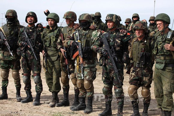 ר�ң��ж�����˫����ս���ӽ�����ʹ������