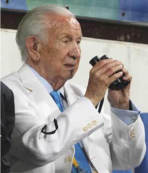 ���ʰ�ί������������ϯ���������ڸ۹ۿ�������