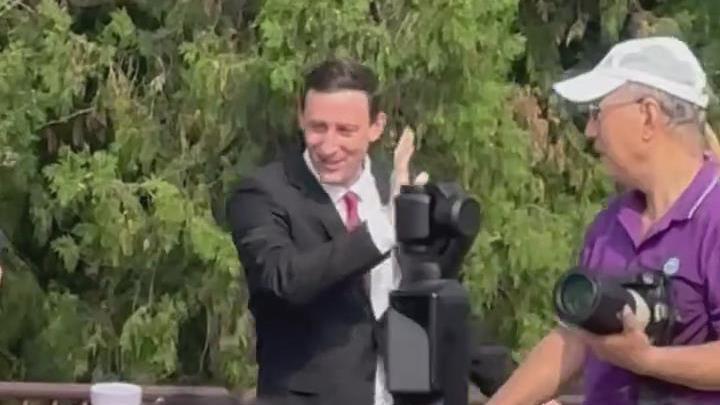 埃文·凯尔天坛观看阅兵直播