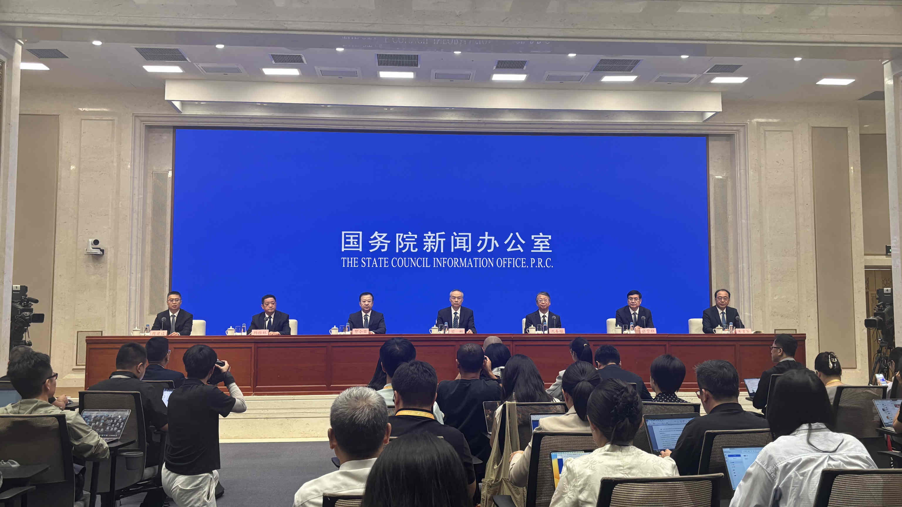 国新办举行介绍“十四五”时期坚定不移走中国特色社会主义法治道路有关情况发布会