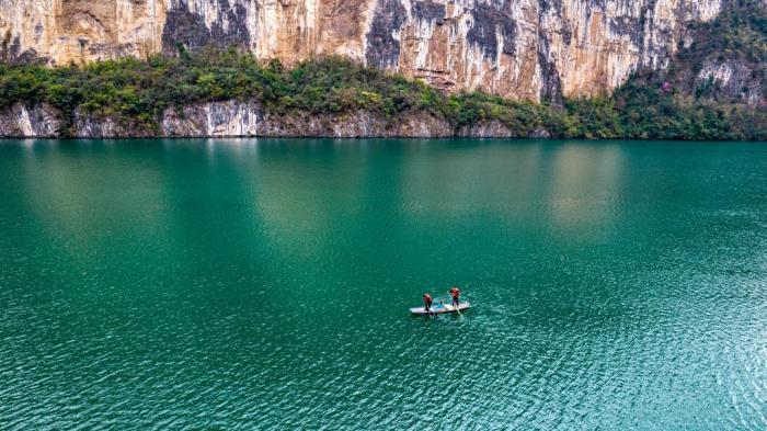 贵州黔西：一江碧水见春意